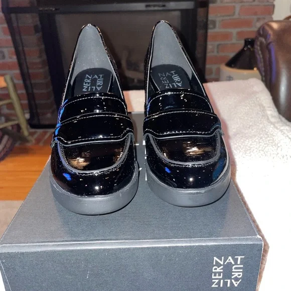 Naturalizer Amble Women's Black Loafers - Picture 1 of 5